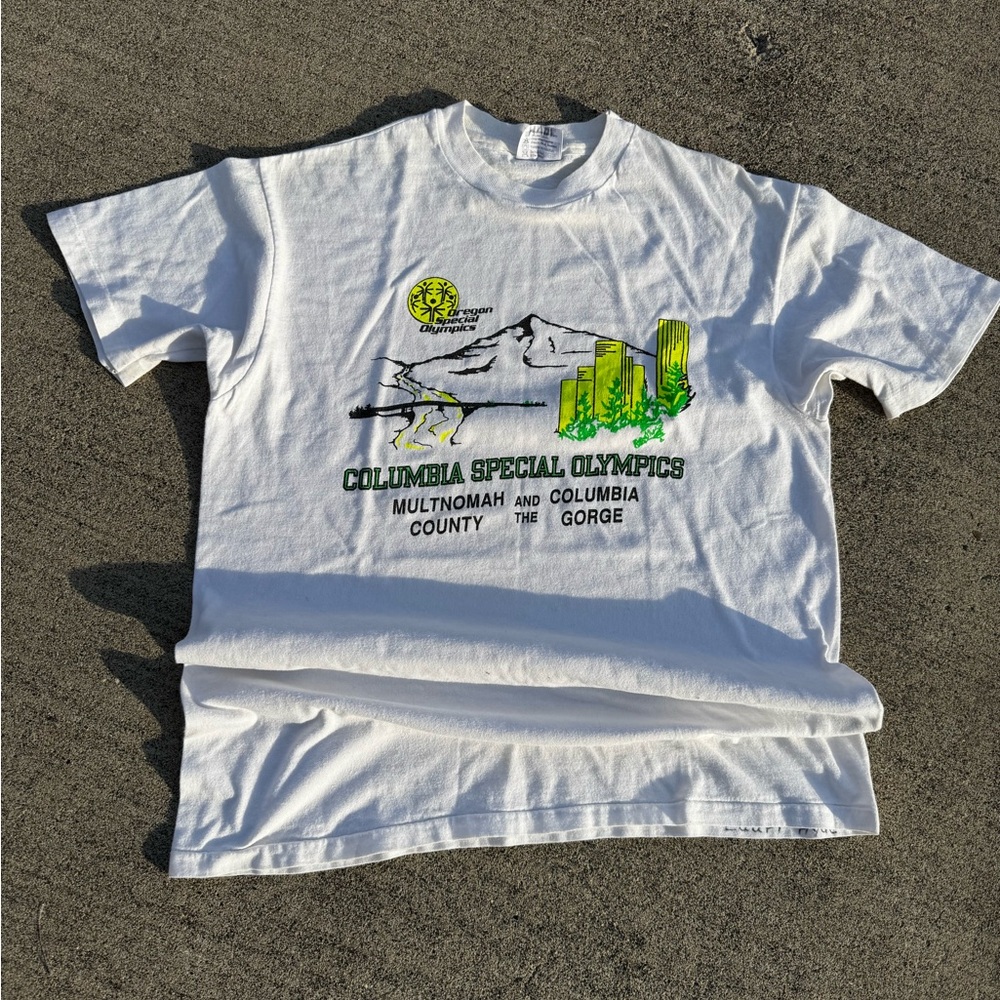 ****VINTAGE**** 90’s Columbia Special Olympics Graphic T-Shirt